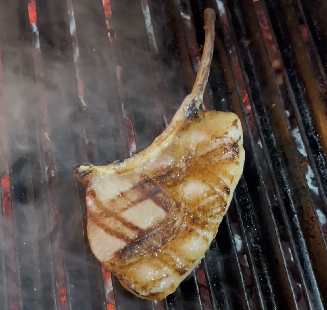 chuleta de cerdo madurada a la parrilla
