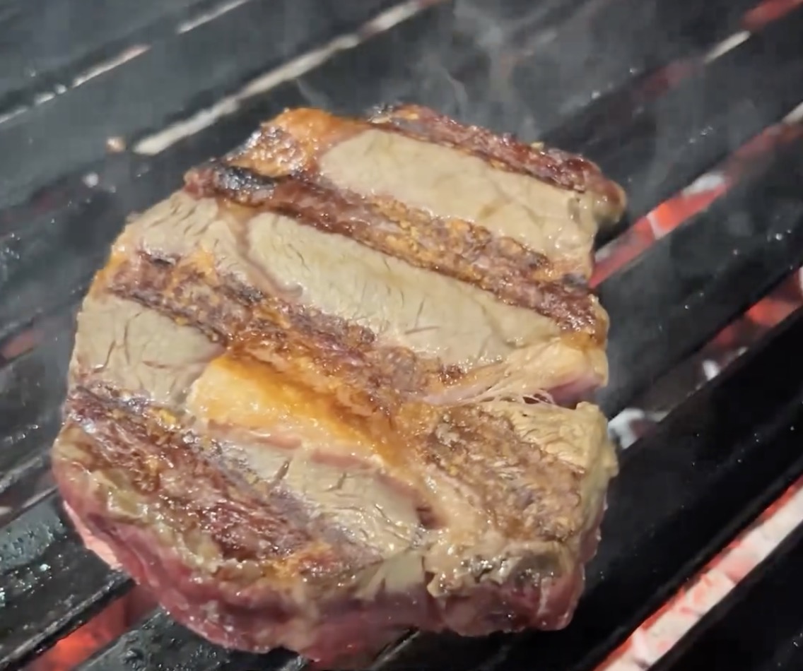 Ojo de bife, bife de chorizo, entraña y vacío: características de esos cortes y cómo se cocinan a la parrilla